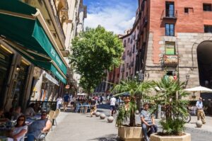 Esta es una de las mejoras zonas de Madrid para vivir, aunque hay otras zonas y barrios que también merecen la pena tal y como se explica en el artículo del experto inmobiliario Giovanni Giacomini