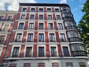 edificio de madrid del que se citan datos del mercado inmobiliario de Madrid en 2026